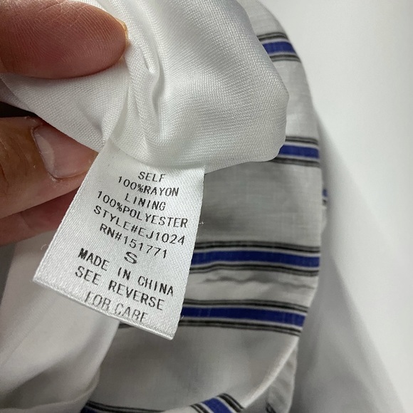 Le Lis romper crisscross ruffled cinched waist cold shoulder strap blue white SM - Picture 11 of 11